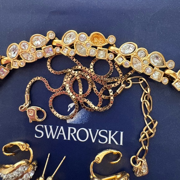 Swarovski Crystal Women's Bracelet, Chain and Earrings Set - Picture 2 of 7